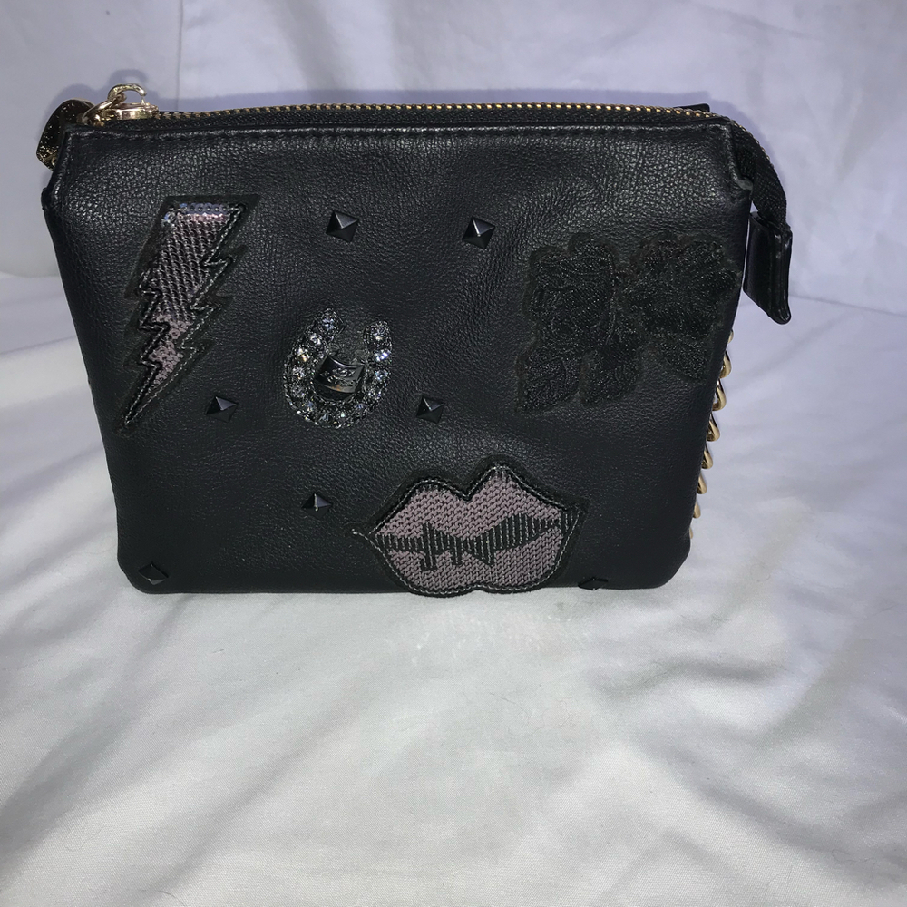 Betsey Johnson Gold and Black Sequin Lip Embellished Crossbody Bag EUC